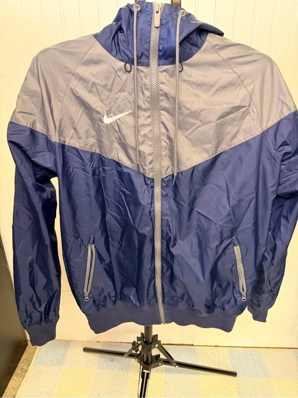Nike Men’s Navy and Gray Colorblock Windbreaker Jacket